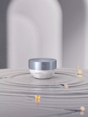 24H Hydrating Gel Cream Lifestyle with Product
