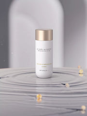 Eye Make-up Remover Lifestyle with Product