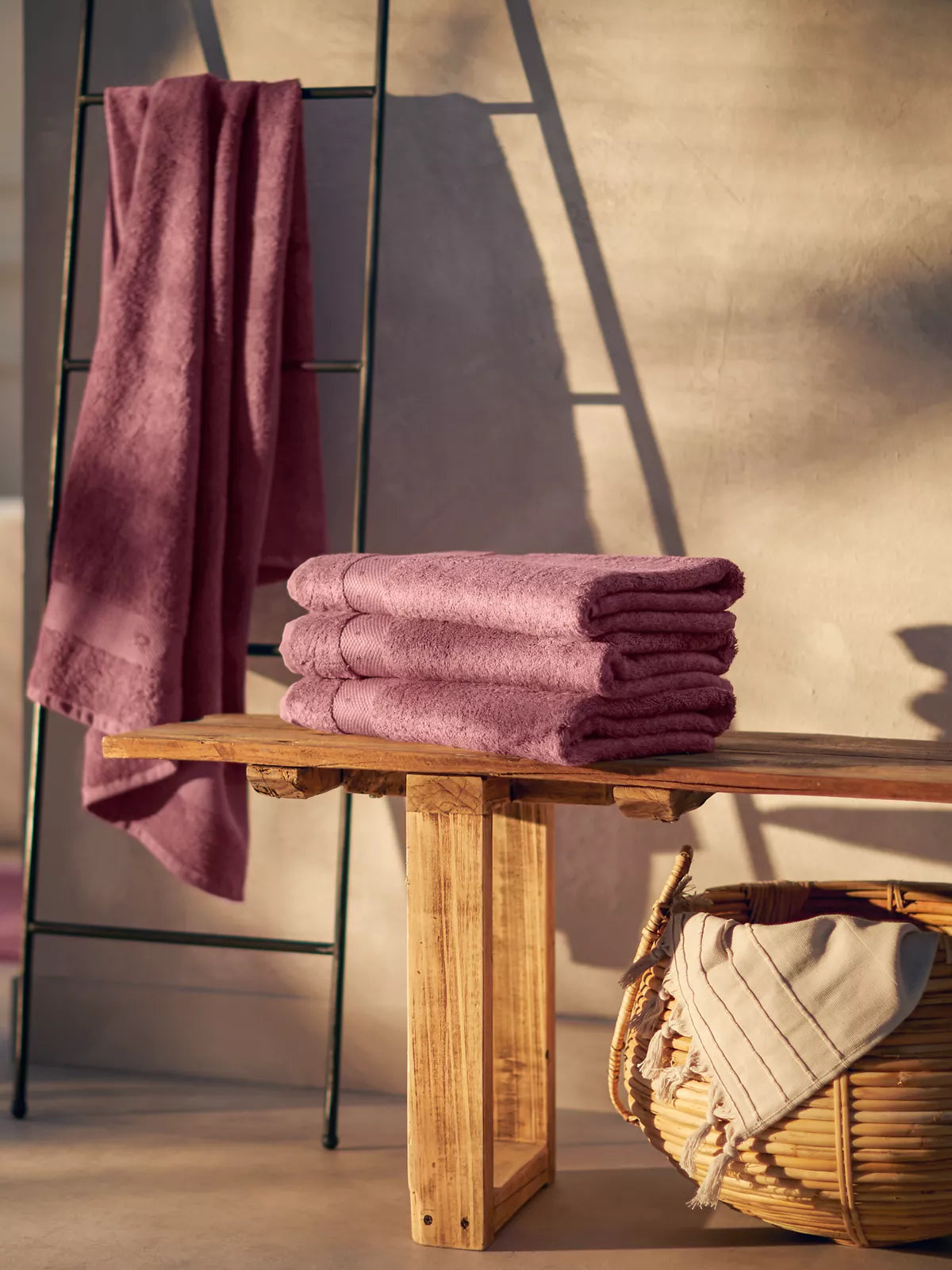 Super Smooth Cotton Bath Towel 70x140cm Powder Pink Lifestyle with Product