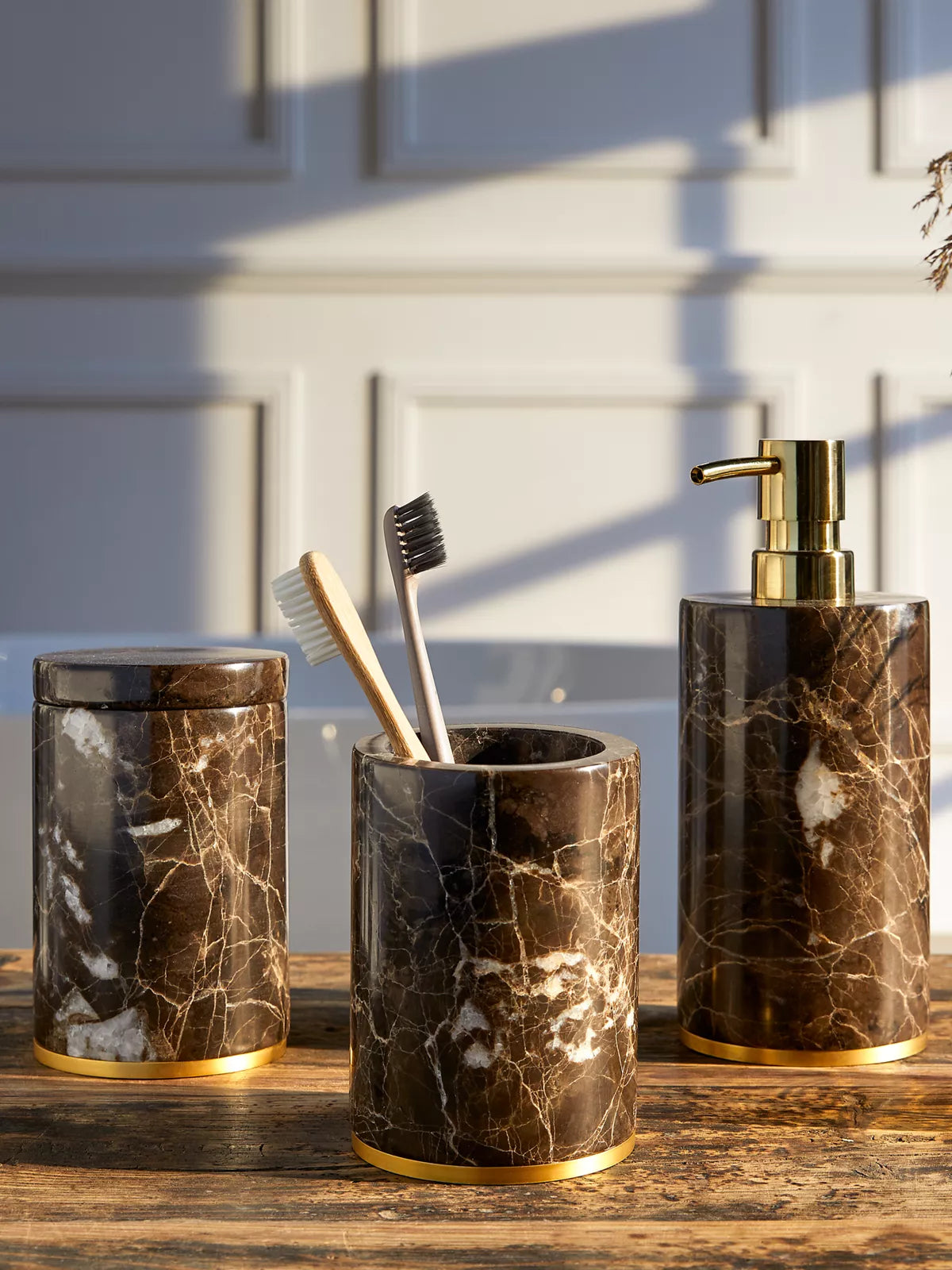 Dedaine Toothbrush Holder Brown Marble Lifestyle with Product