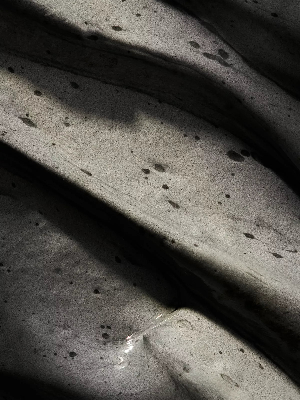 The Ritual of Namaste Purifying Charcoal Wonder Mask Texture Image