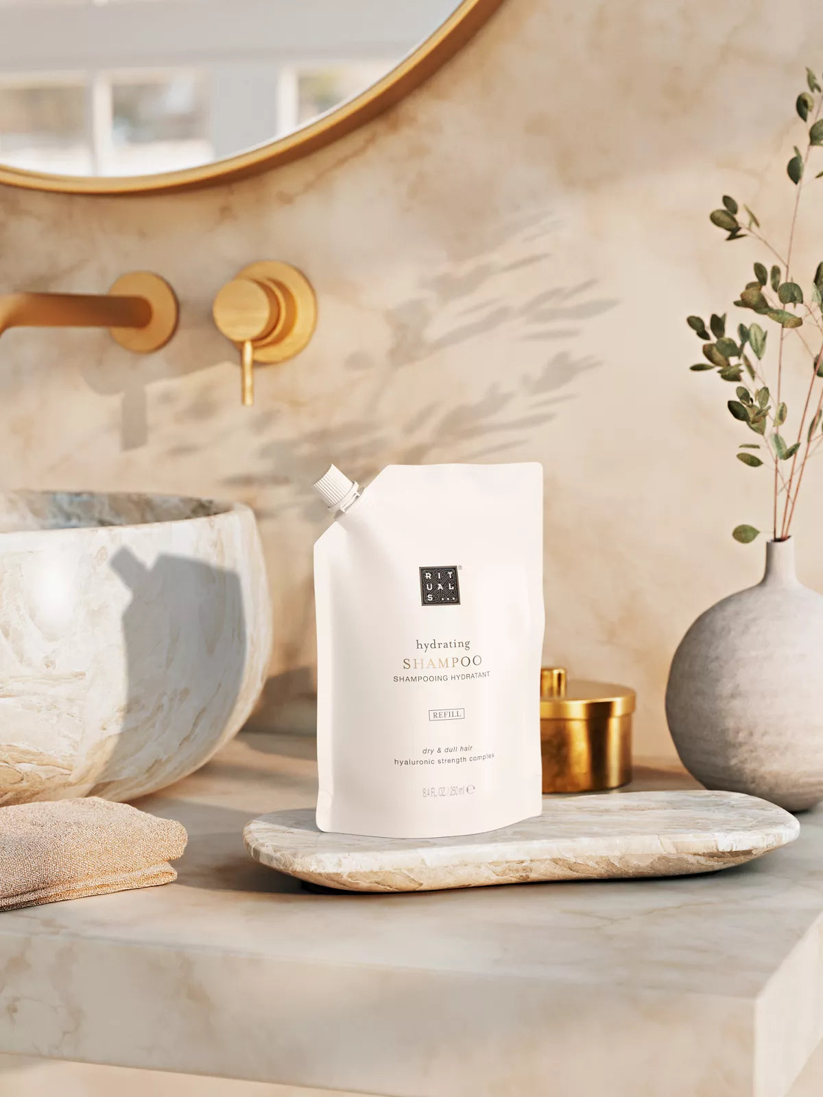 Hydrating Shampoo Refill Lifestyle with Product