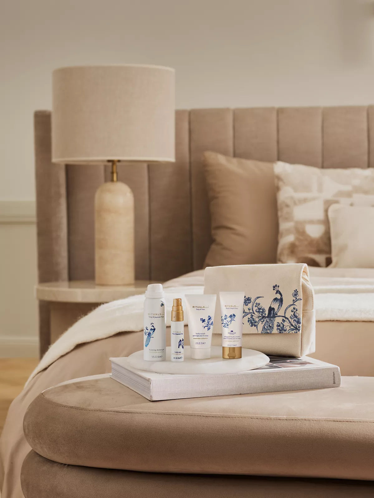 Amsterdam Collection Pouch Set Lifestyle with Closed Pack