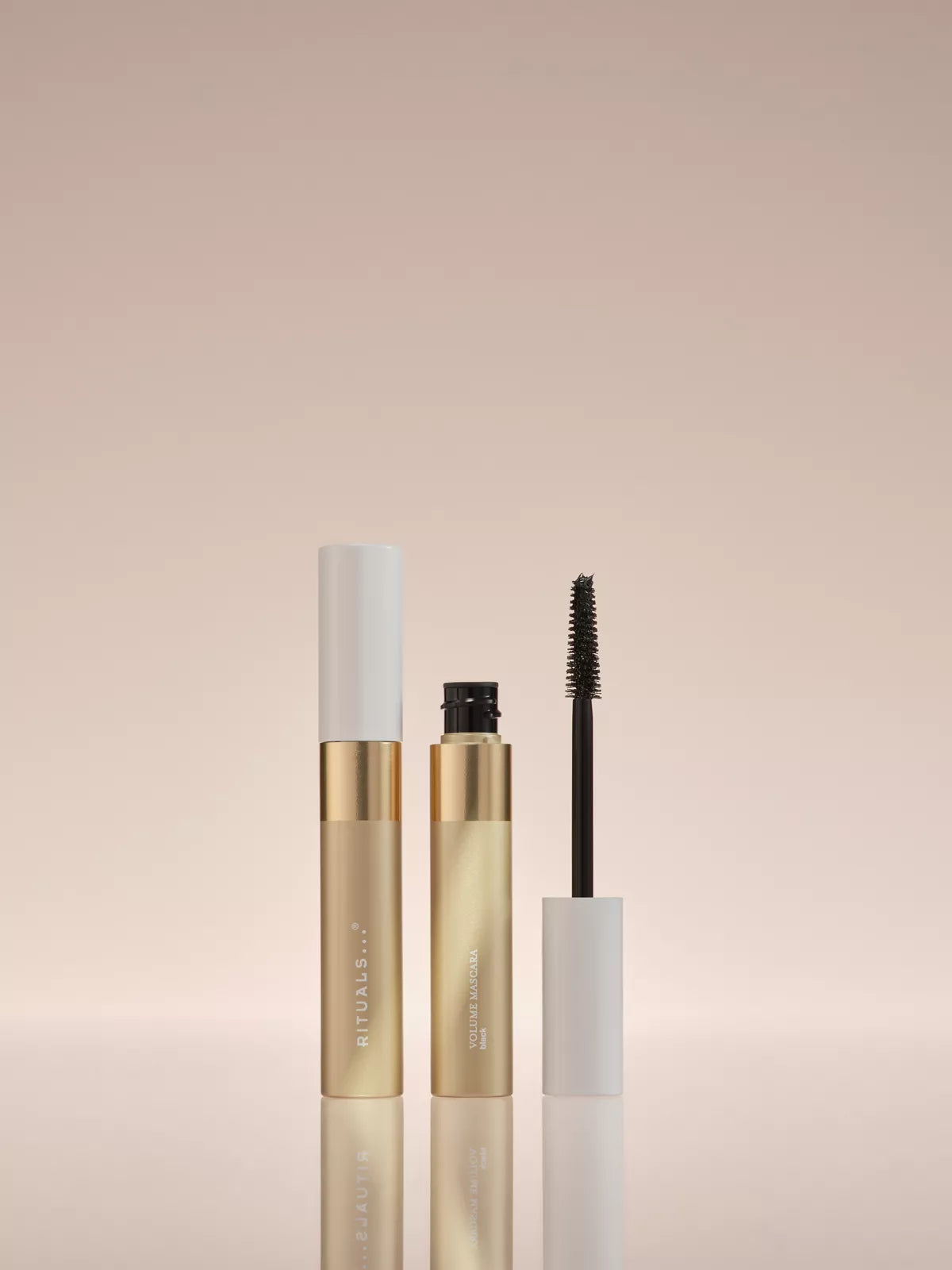 Volume Mascara Black Studio with Product