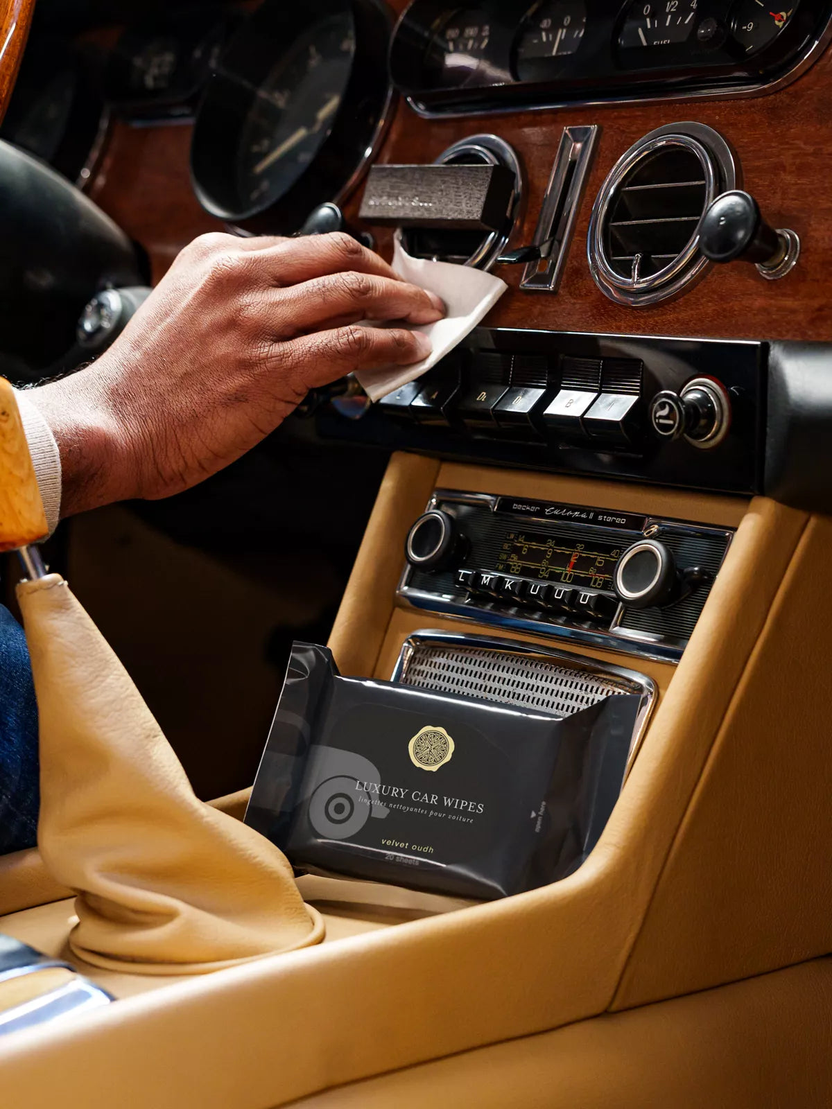 Velvet Oudh Car Wipes