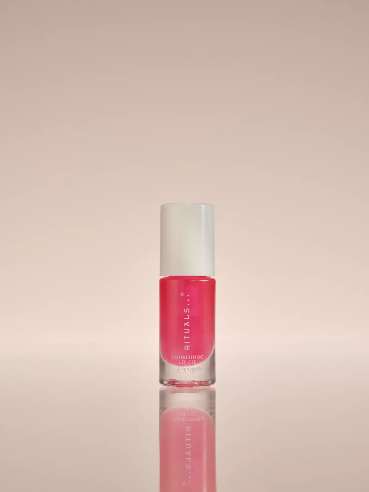 Moisturising Lip Oil Cherry Glow Studio with Product