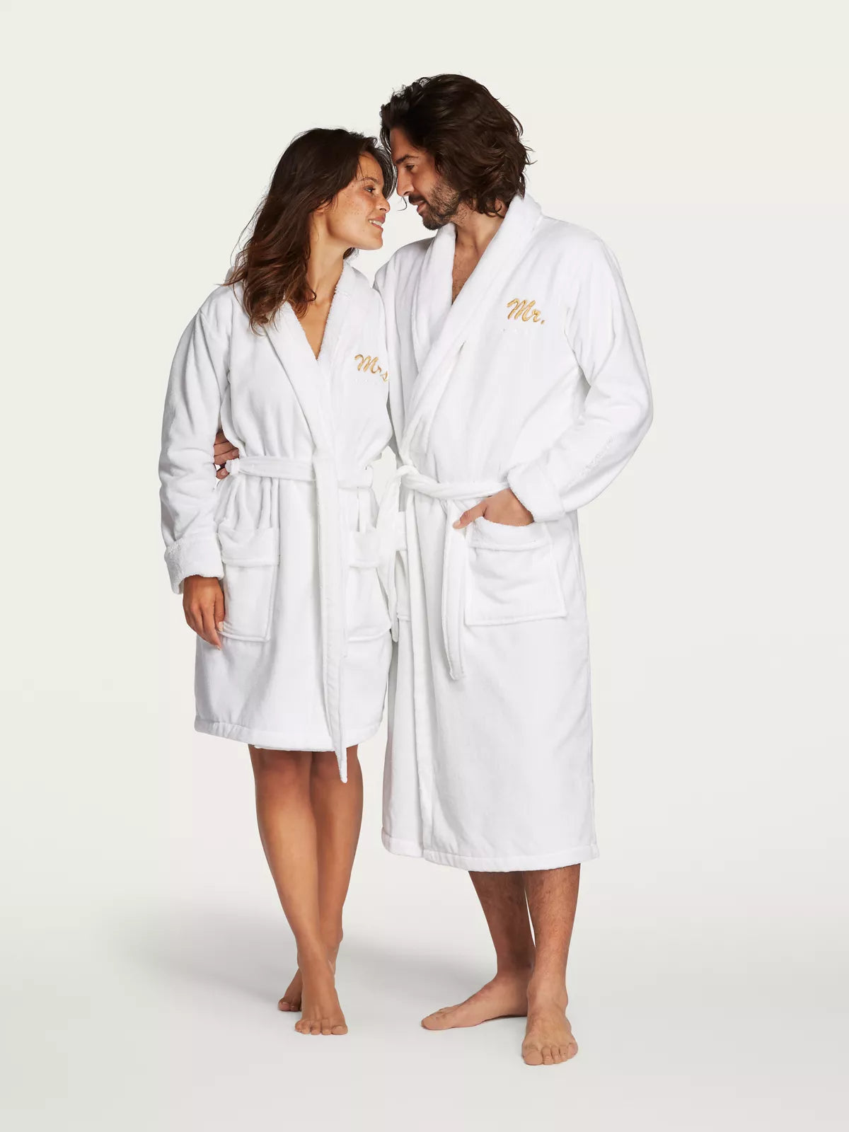 Mrs Bathrobe - White - L Studio with Model and Product